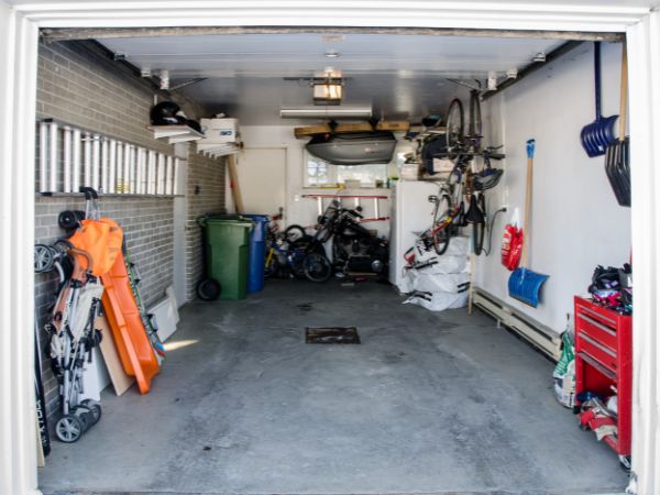Jak zorganizować swój garaż: Porady i sztuczki dotyczące przechowywania samochodów