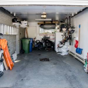 Jak zorganizować swój garaż: Porady i sztuczki dotyczące przechowywania samochodów